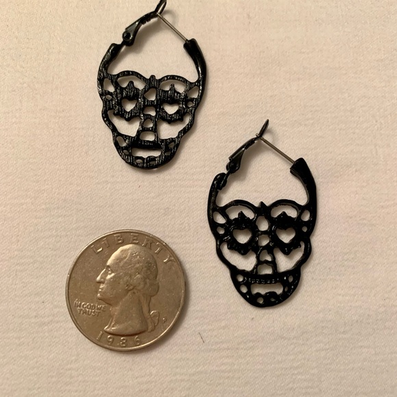 Halloween Skull Earrings 💀 - Picture 2 of 2